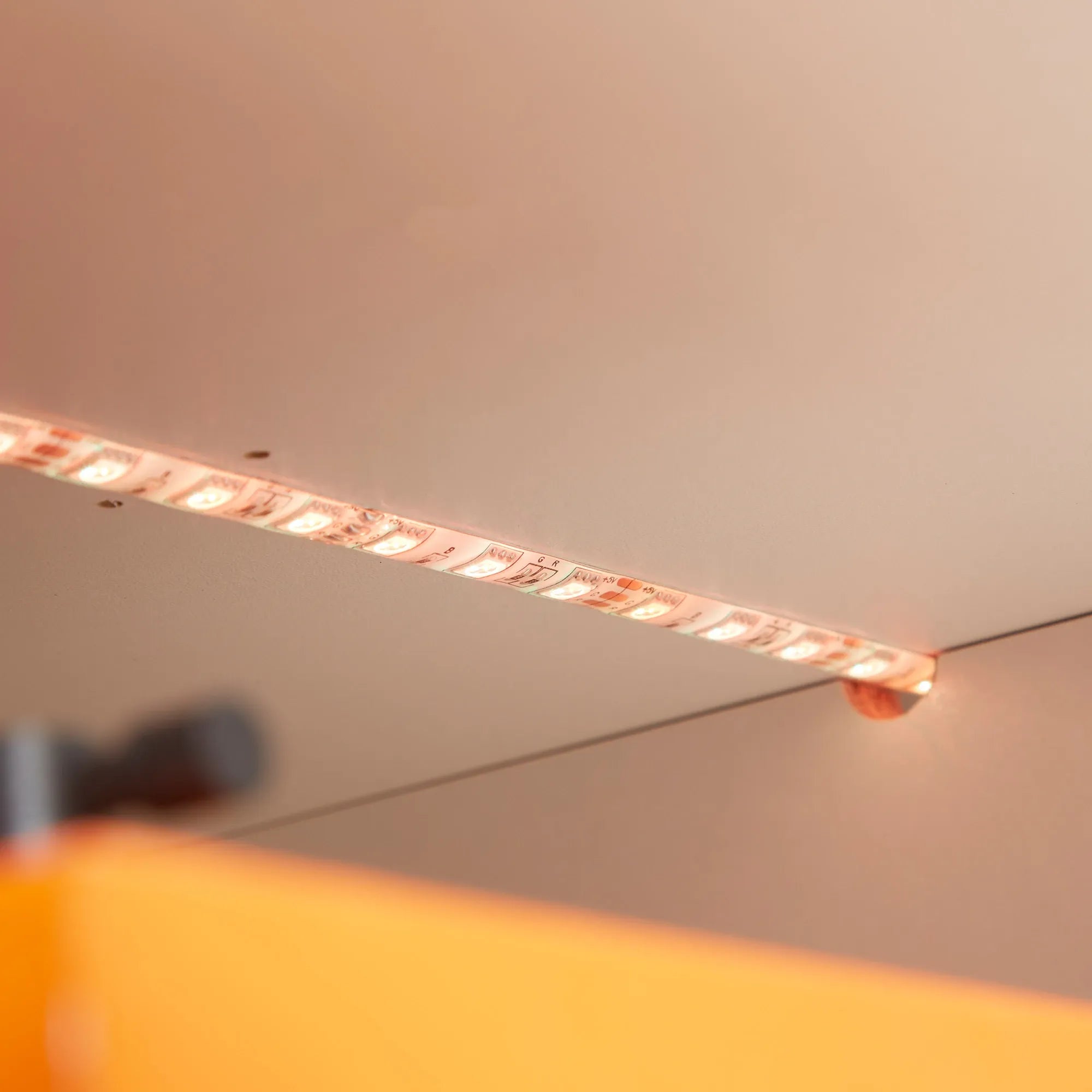 Movany Lumen – Meuble TV Hi-Fi blanc, étagères ouvertes avec éclairage LED